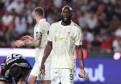 Ook bij eerste basisplaats kan hij z’n stempel niet drukken: Romelu Lukaku na dik uur gewisseld in scoreloos gelijkspel…