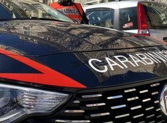 Colpita con pistola ad aria compressa mentre cammina per strada a Roma, ferita 50enne