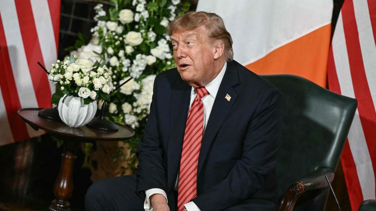 Trump califica de “conspiración enfermiza” la oposición a la IA y dice que él es la barrera de protección