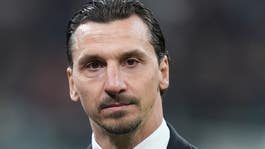Zlatan Ibrahimovic dyker upp – efter sex månader