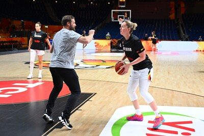 LIVE. De spanning stijgt: Belgian Cats volop bezig aan opwarming voor kwartfinale tegen gastland Duitsland