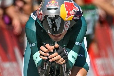 Wout van Aert komt tekort voor de dagzege, Primoz Roglic bezig met tijd goed te maken op Enric Mas