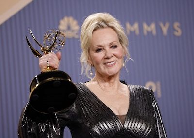 Jean Smart en Matthew Rhys schrijven geschiedenis bij Emmy Awards