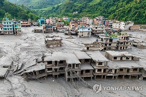 '네팔·중국 대홍수' 사망·실종자 7천명 넘어…신원 확인 난항(종합)