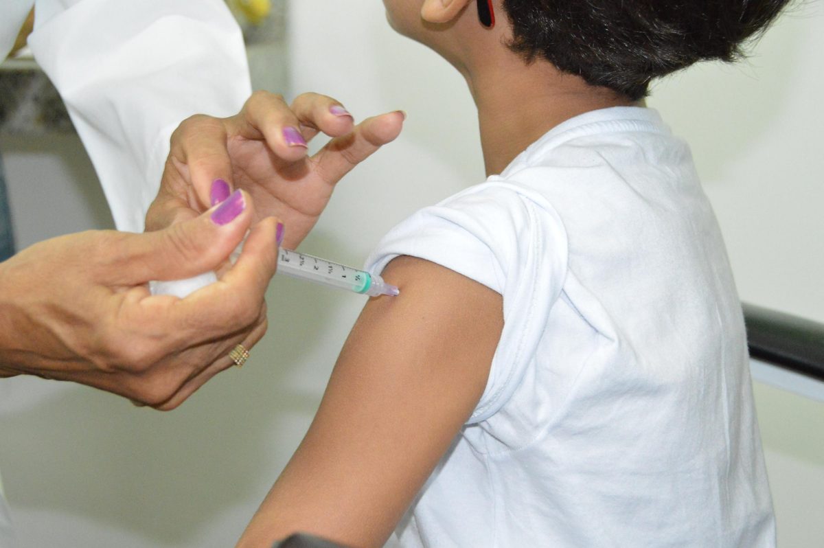 SUS amplia vacinação contra pneumonia e meningite para idosos acima de 85 anos