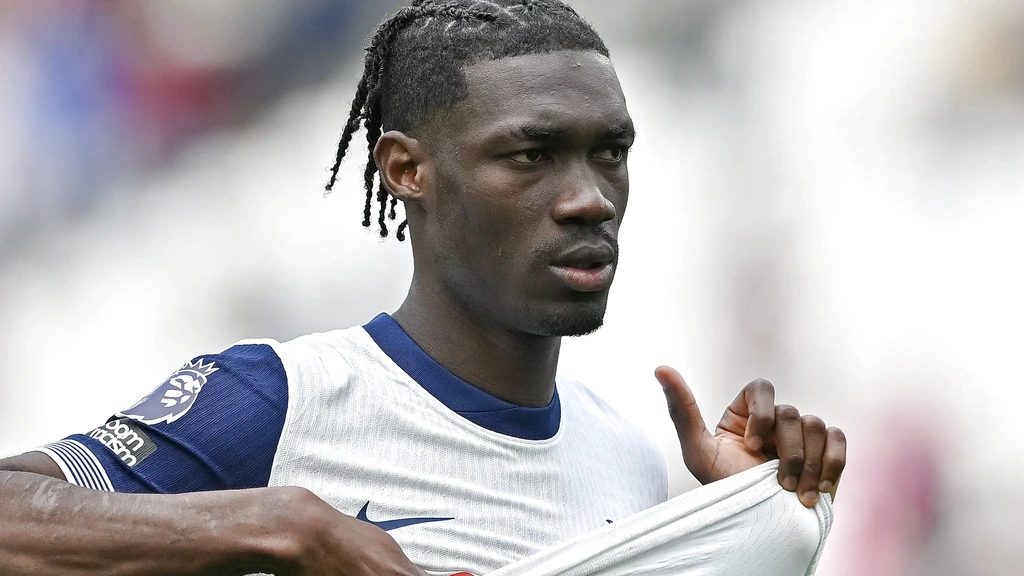 'Ajax slaat na sluiten markt toe en haalt transfervrije middenvelder Bissouma'
