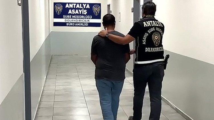 1,5 milyonluk ziynet eşyası ve dövizi almaya gelmişti: Sahte MİT'çi tutuklandı