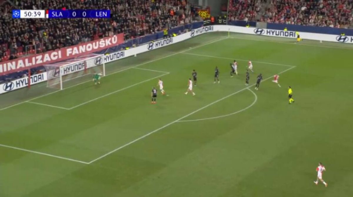 Lo Slavia resta in 10, dopo 2' Sturm segna uno splendido gol
