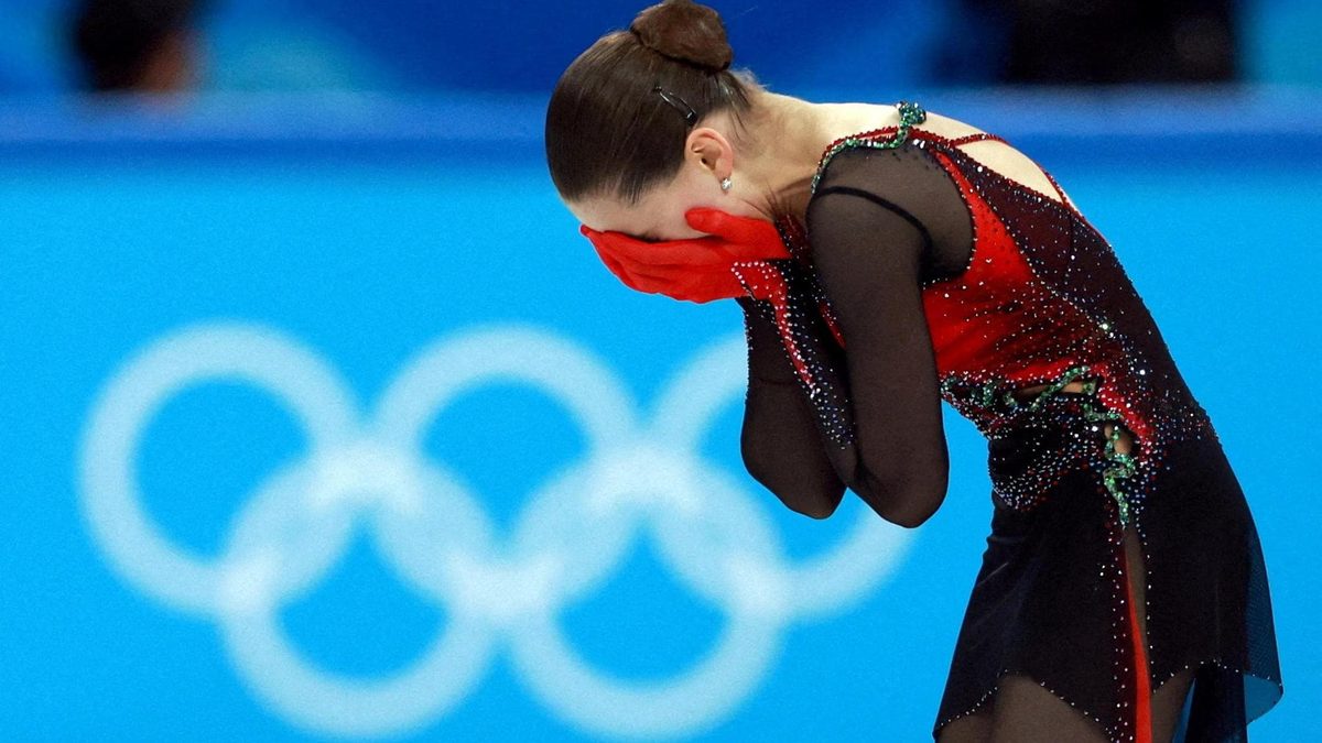 Kamila Valieva è un caso politico: revocato lo status di neutrale alla pattinatrice russa