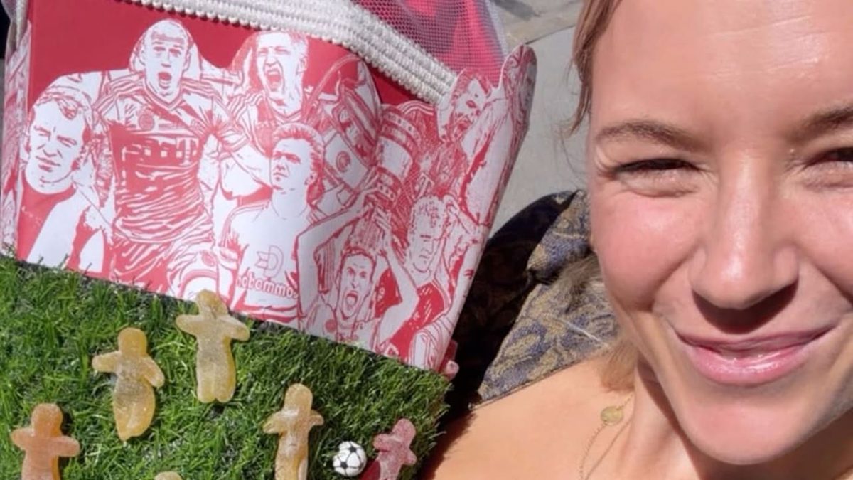 Mit FC-Bayern-Schultüte - Neureuthers feiern Einschulung ihres Sohnes (6)