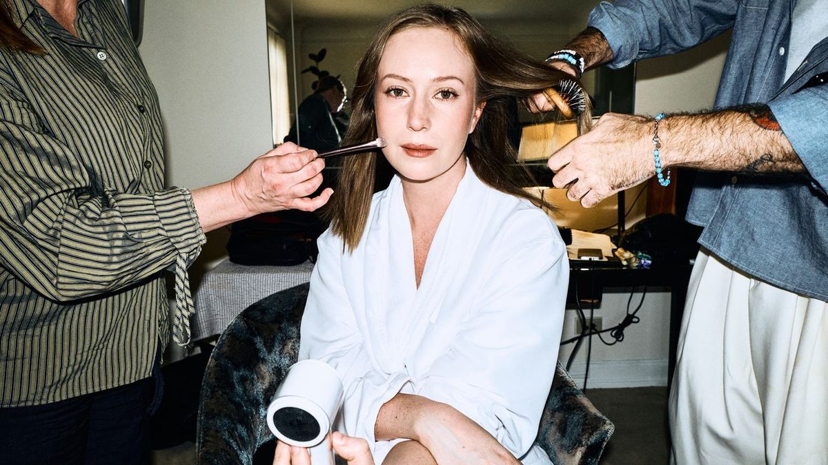 What’s In Hannah Einbinder’s Bag at the 2026 Emmys? “A Bewitched 18th-Century Amulet”