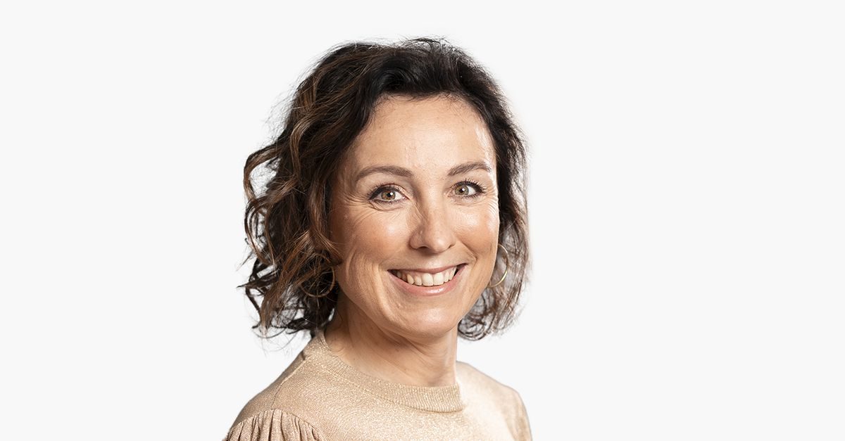 Waarom die eufemistische bijzinnetjes over Overmars?