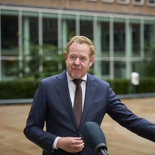 Sierra Leone beschuldigt minister Van Weel van neokolonialisme na interview over ‘Bolle Jos’: ‘We zijn onafhankelijk’
