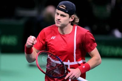 Zizou Bergs en co. stomen zich klaar voor Davis Cup: historisch voetbalstadion in Oostenrijk omgetoverd tot gravelbaan…