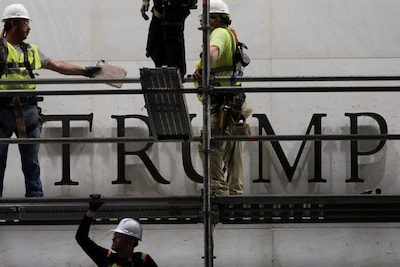 Rechter zet opnieuw streep door naam Trump op Kennedy Center - Trump hekelt Hooggerechtshof dat weigert poststemmen te…