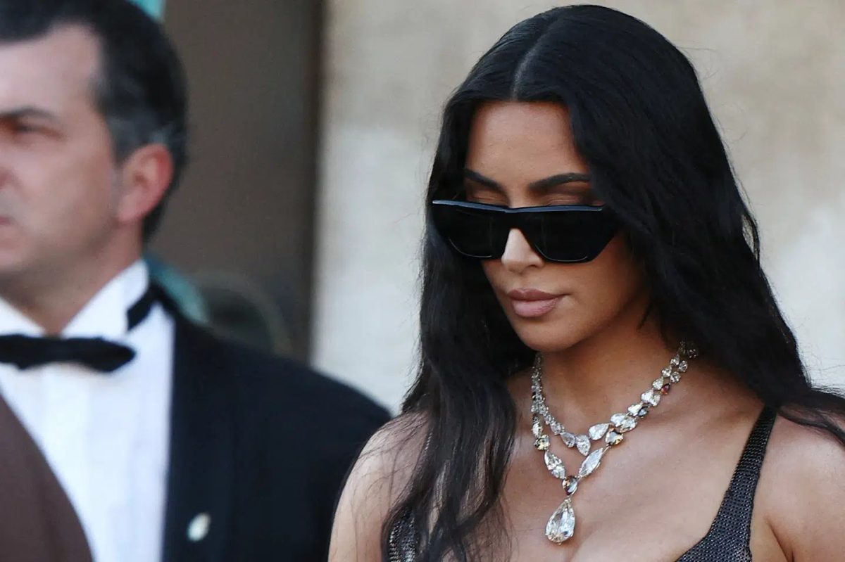 Kim Kardashian får en euro i symbolsk erstatning efter røveri