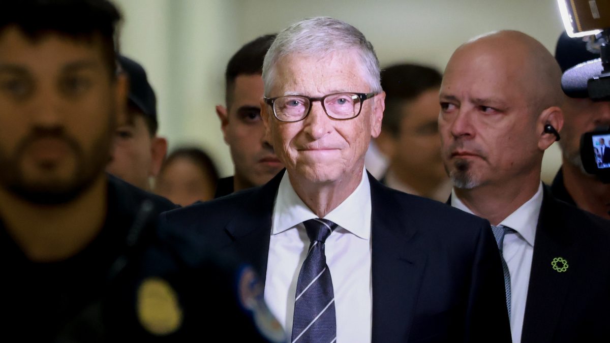 Bill Gates compares AI to alien intelligence in movies where ‘magically the US and China’ solve the problem together —…