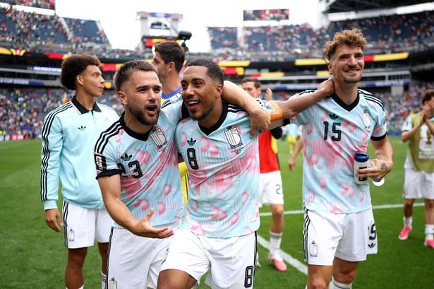 Premier League star admits he would CYCLE to Man Utd after transfer collapse
