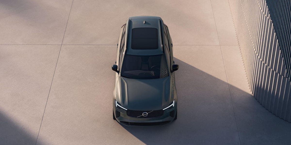 View Photos of the 2028 Volvo XC90 Hybrid