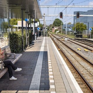 Weinig chagrijn te bespeuren bij gestrande forenzen, maar welke boosdoeners zitten nou achter die sabotage?