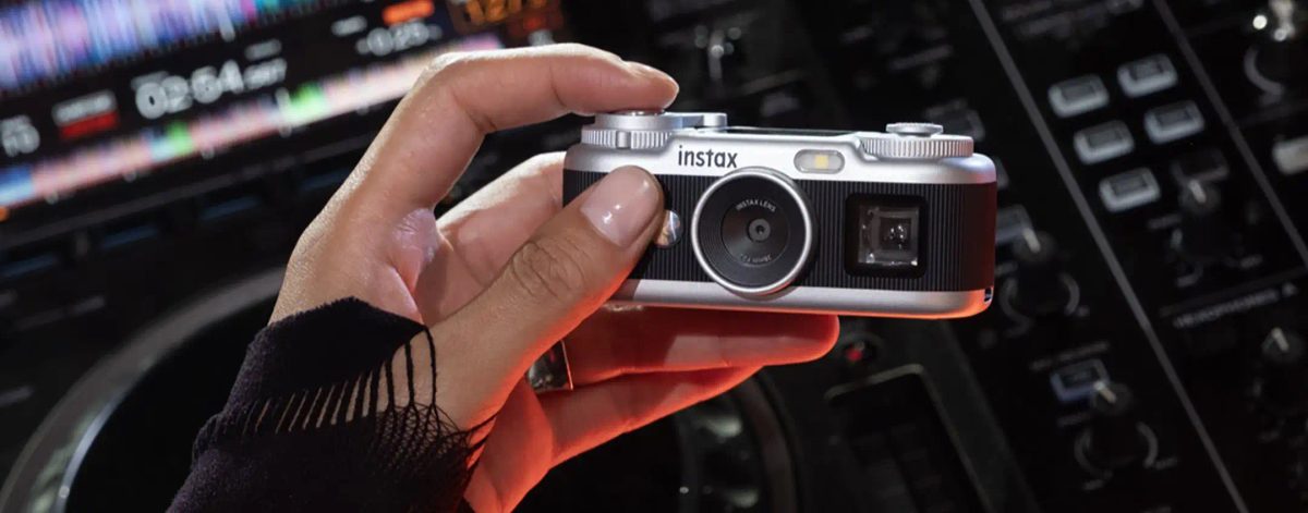 Fujifilm instax Pal 2, una fotocamera digitale vecchio stile