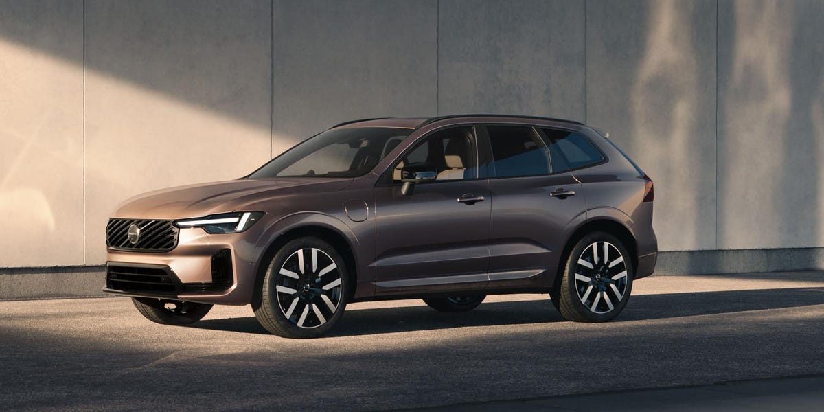 2028 Volvo XC60 Has a Prettier Face and a Lot More Electric-Only Range
