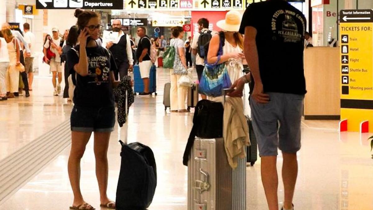Italia prorroga otros 15 días los controles a viajes desde España, que replica con la misma medida