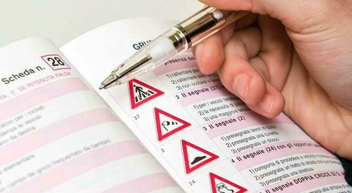 Patente, rinnovo dopo i 65 anni: cosa cambia per le A, B, C e D e quali regole bisogna conoscere