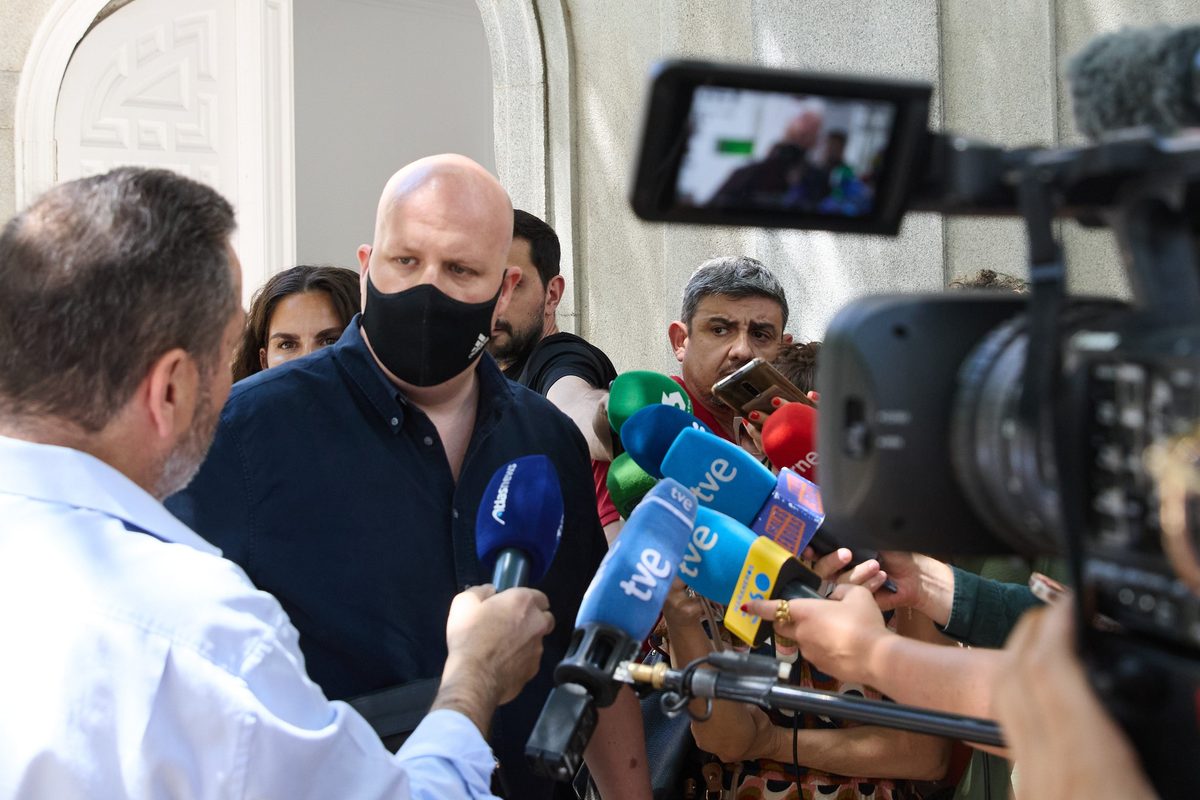 El juez da el primer paso para mandar al banquillo al empresario que financió a Alvise