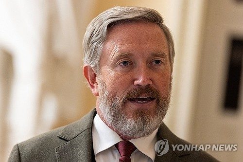 트럼프에 '배신자' 찍힌 與의원, 美국방 탄핵소추안 깜짝 발의