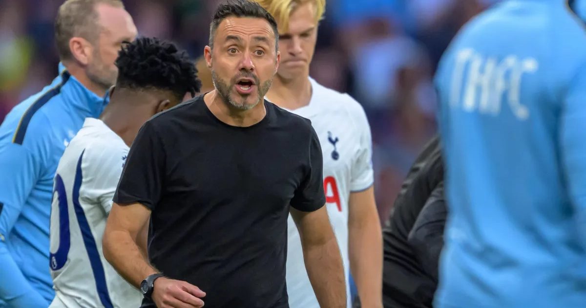 Roberto De Zerbi neemt Tottenham na gemiste start in bescherming én haalt keihard uit naar Engelse media
