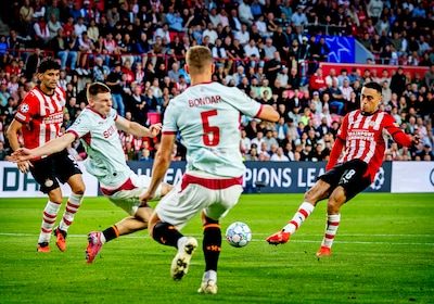 Opnieuw geen vliegende start voor PSV in CL: hoofdrol Dest bij gelijkspel thuis tegen Sjachtar