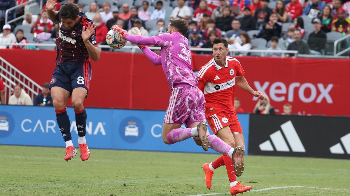 Oto największy problem Lewandowskiego w Chicago Fire. "Nie jest w stanie"