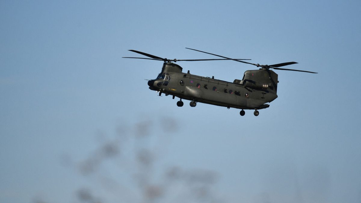 Pourquoi un hélicoptère Chinook de la Royal Air Force a survolé Paris pendant de longues minutes ce mardi matin