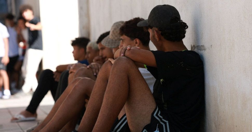 Migranti, prorogato di 15 giorni il blocco Schengen con la Spagna. Viminale: «Permane il rischio»
