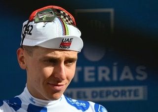 Cyclisme. Tadej Pogacar est (déjà) de retour sur un vélo après sa lourde chute sur la Vuelta
