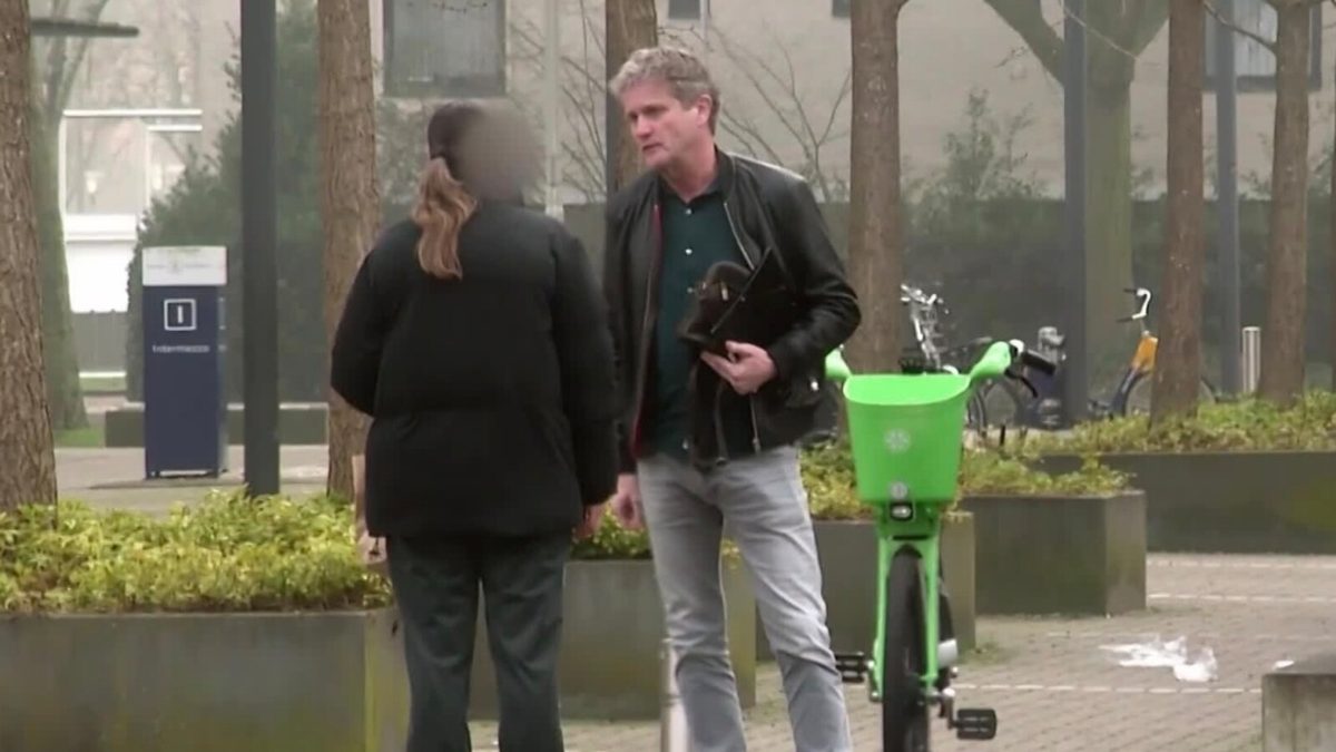 Alberto Stegeman confronteert piepjonge straatdealers van illegale vapes