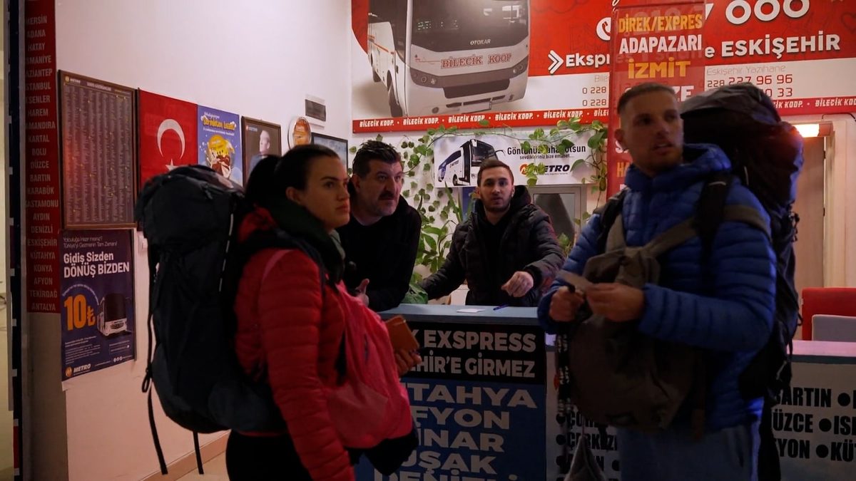 Paniek bij Sjorleone en Gijsje in Race Across The World: geen slaapplek te vinden