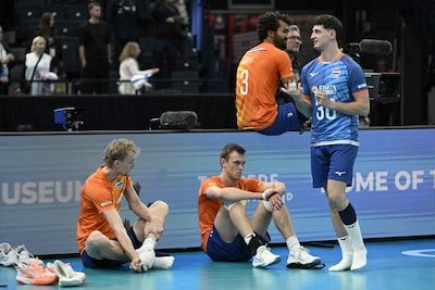 Nederlandse volleyballers geven weer voorsprong uit handen en zijn uitgeschakeld op EK