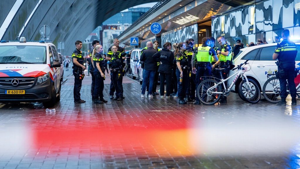 Tiktokker op vrije voeten na steekpartij Amsterdam Centraal, blijft verdachte