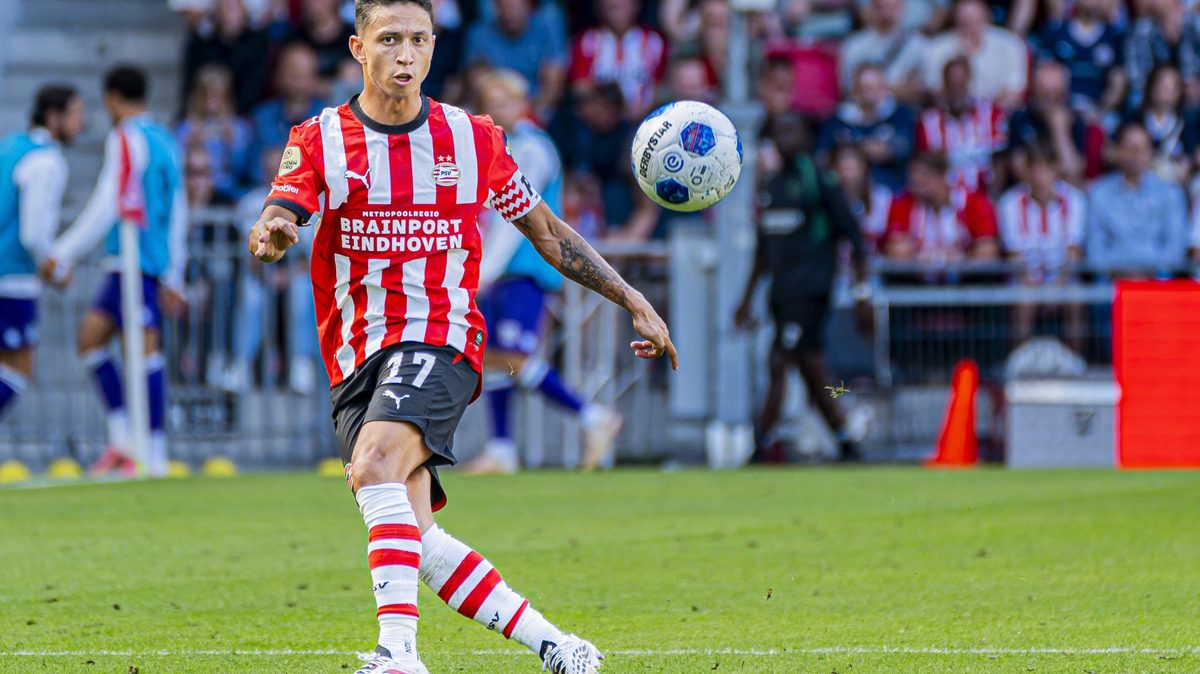 Peter Bosz verklapte bijna het nieuws van Mauro Junior en vindt het een gemiste kans van de KNVB: ’Oranje had hem goed…