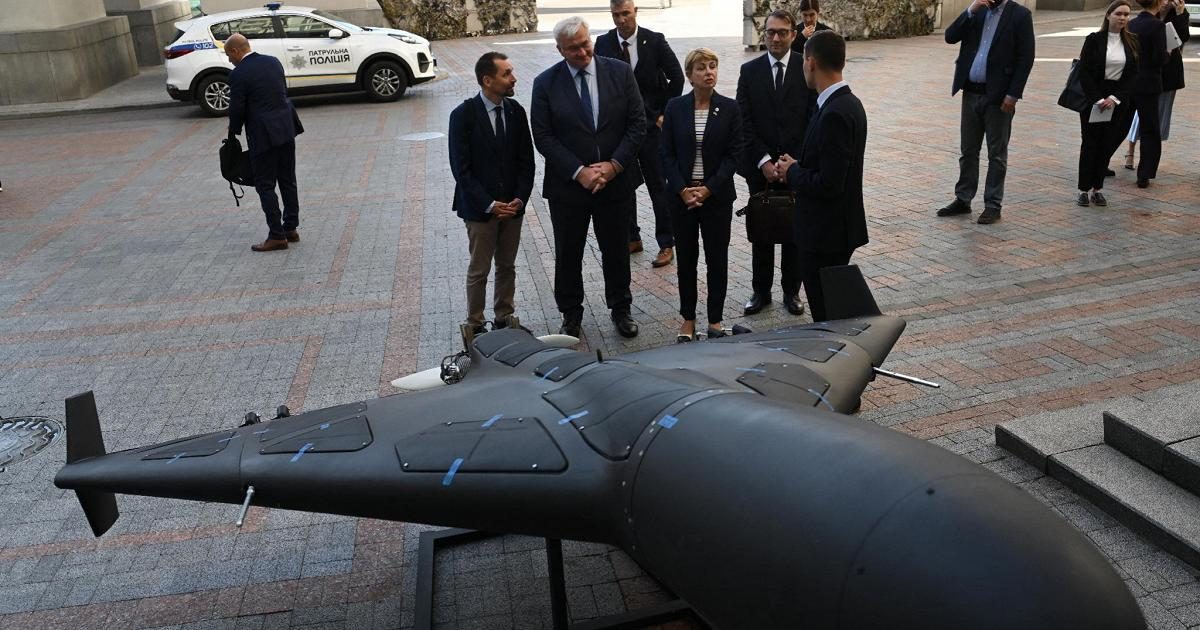 Due caccia italiani abbattono un drone in Lituania, Crosetto a Vilnius: "Provenienza incerta"