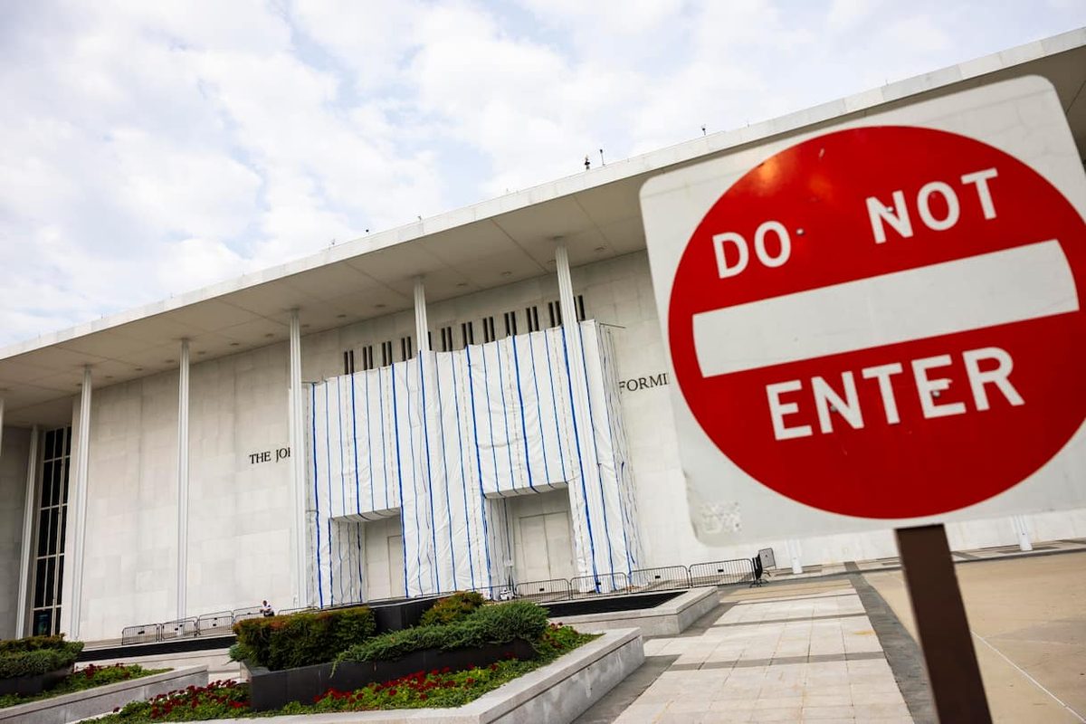 Usa, chiusura immediata per il Kennedy Center. Trump: "Ristrutturazione solo col mio nome"