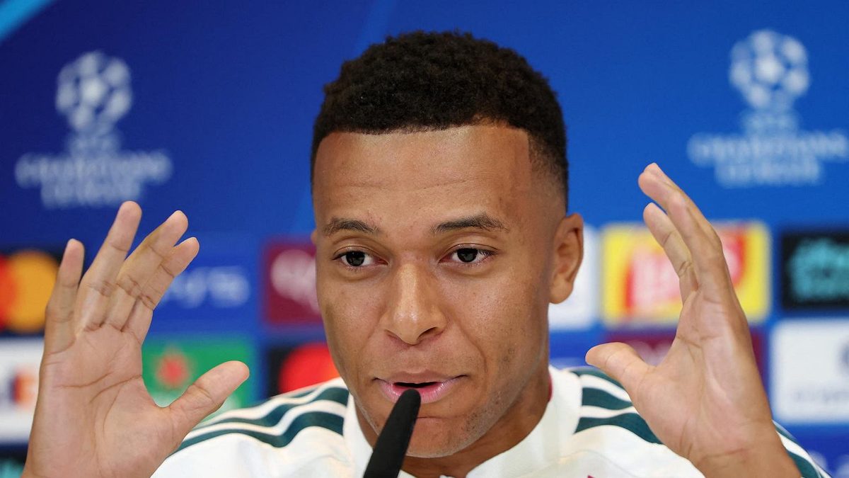 Największe gwiazdy świata wystawiają się na pośmiewisko. "Żałosne, co robi Mbappe"
