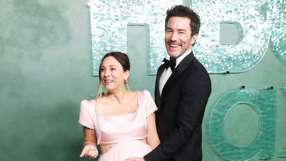 9 of the Cutest Couple Moments at the 2026 Emmys, From Kaley Cuoco and Tom Pelphrey to Noah Wyle and Sara Wells