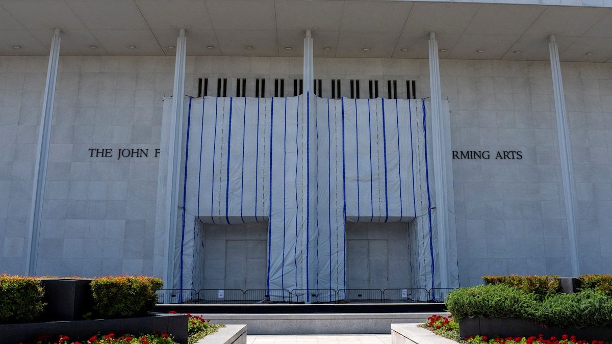 Bestyrelse stemmer for at lukke Kennedy Center i to år