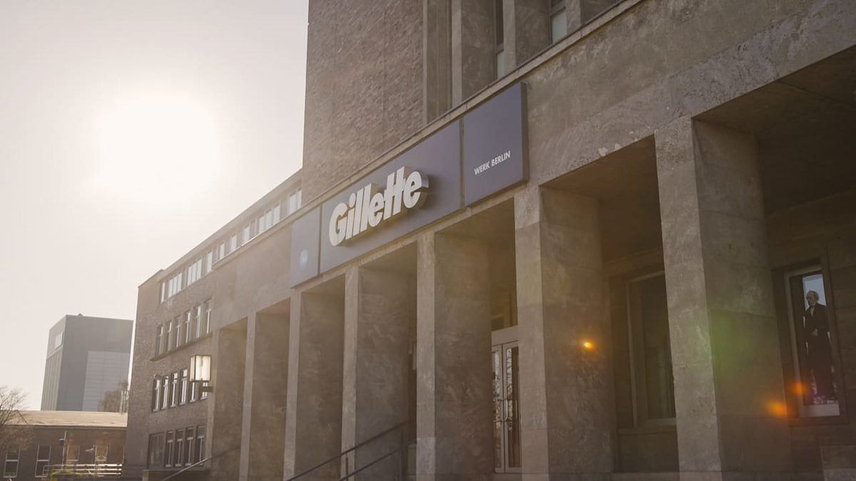 Gillette feiert 100 Jahre Klingenproduktion in Berlin - Gewinnen Sie den goldenen Gillette-Bären!