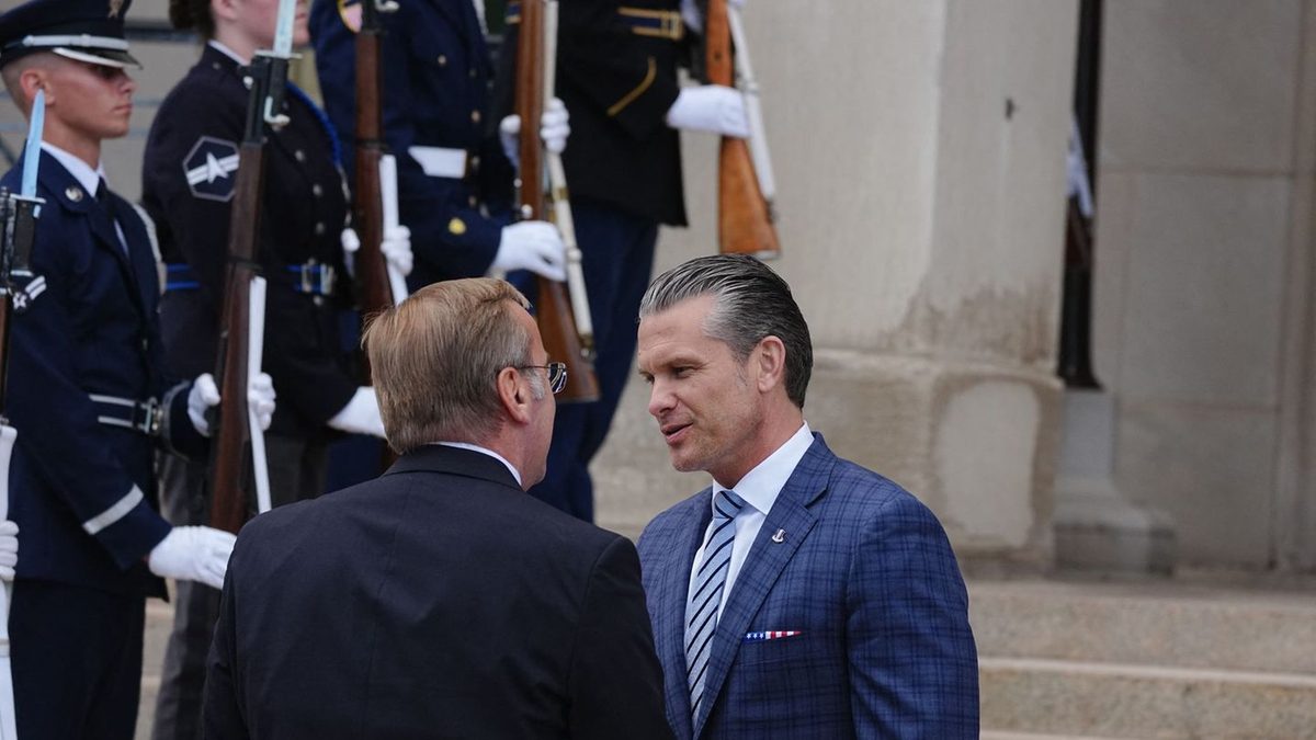 USA-Reise: Hegseth: Deutsche Industrie für Nato-Verteidigung nutzen