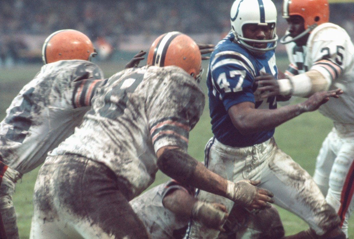 Former Patriots, Browns Lineman Bob McKay Dies at 78