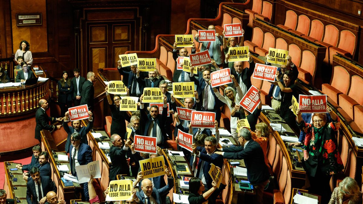 Via libera del Senato alla legge elettorale, ora torna alla Camera